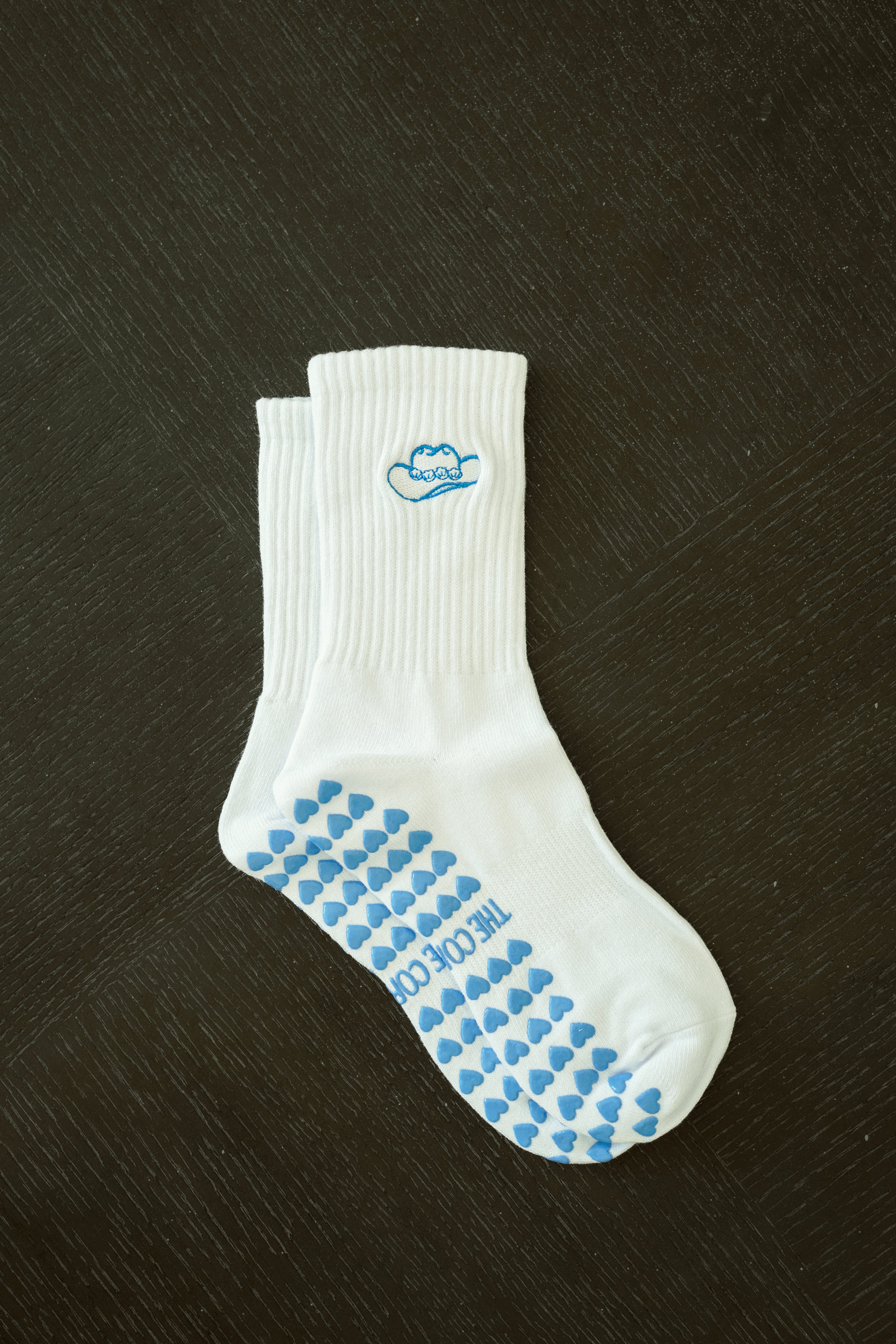 The Core Club Cowboy Hat Grip Pilates Sock – cotton non-slip socks with embroidered cowboy hat & seashells and matching blue heart grippies. Perfect for Pilates, yoga & barre